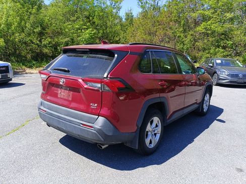 Used 2019 Toyota RAV4 XLE AWD/4WD image 4