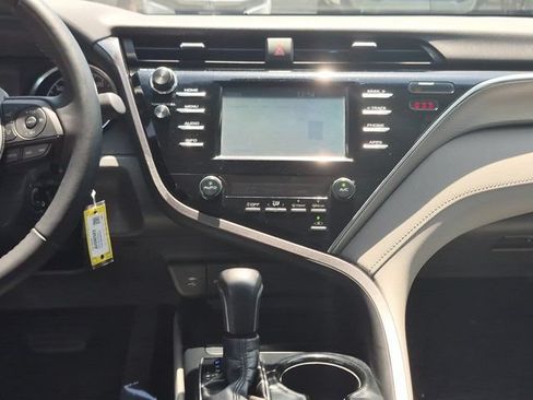 Used 2018 Toyota Camry SE FWD image 24
