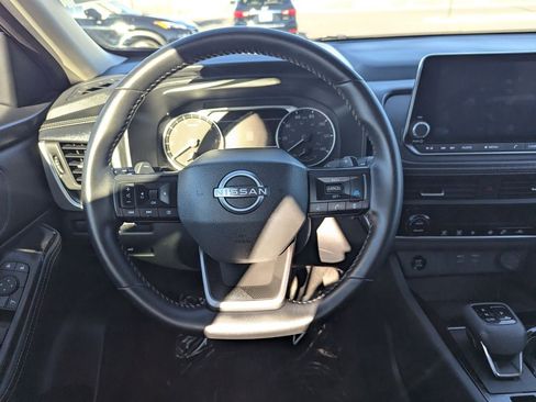 Certified 2025 Nissan Rogue SV FWD image 20