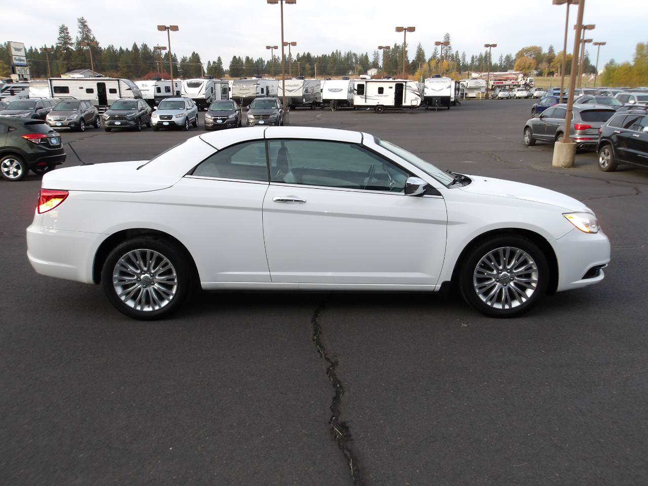 Used 2014 Chrysler 200 Limited FWD image 6