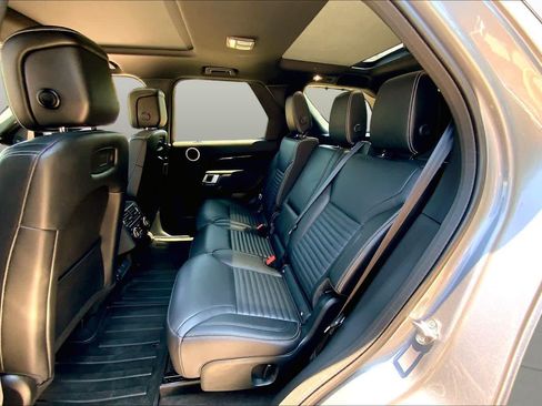 Used 2025 Land Rover Discovery S AWD/4WD image 19