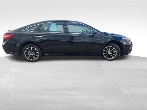 Used 2017 Toyota Avalon XLE Premium w/ All Weather Liner Package FWD image 6