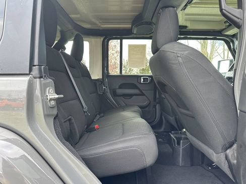 Used 2021 Jeep Wrangler Unlimited Sahara w/ Uconnect 4C Nav & Sound Group AWD/4WD image 33