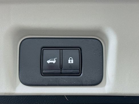 Used 2023 Nissan Ariya FWD image 30