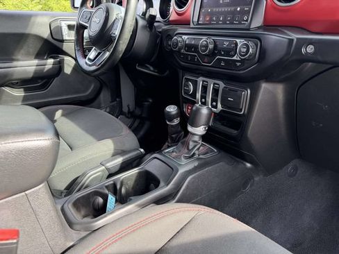 Used 2022 Jeep Wrangler Rubicon w/ Cold Weather Group AWD/4WD image 12