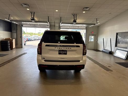 Used 2023 Chevrolet Suburban Z71 w/ Luxury Package AWD/4WD image 6