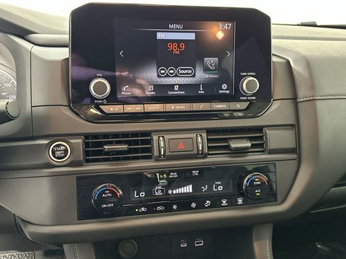 Used 2024 Nissan Pathfinder S FWD image 21