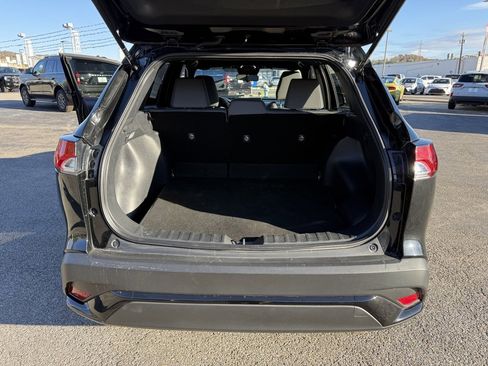 Used 2023 Toyota Corolla Cross SE image 29