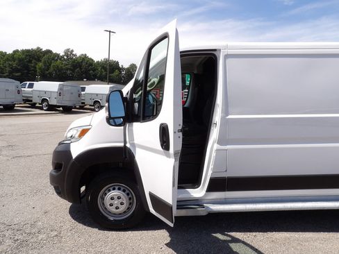 Used 2025 RAM ProMaster 2500 w/ U-Haul Equipment Group FWD image 13