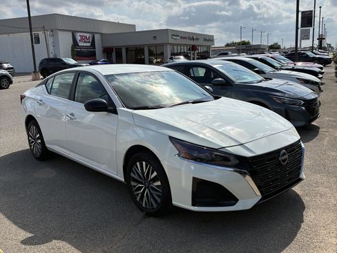 Used 2025 Nissan Altima 2.5 SV AWD/4WD image 11