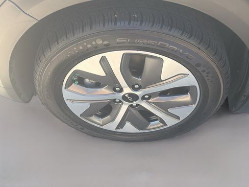 Used 2022 Kia Niro EX FWD image 35