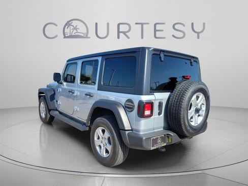 Used 2022 Jeep Wrangler Unlimited Sport AWD/4WD image 2