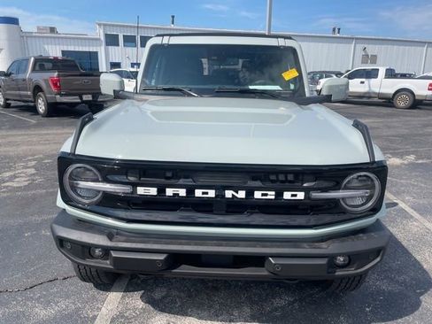 Used 2024 Ford Bronco Outer Banks AWD/4WD image 3