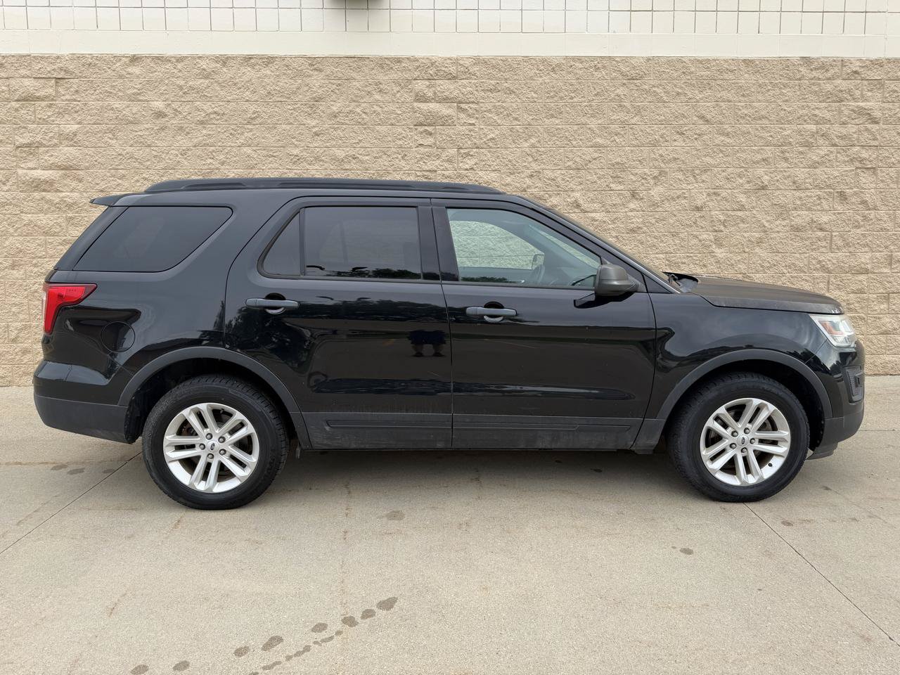 Used 2017 Ford Explorer 4WD image 6