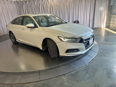 Used 2018 Honda Accord EX image 2