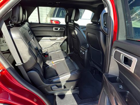 Used 2020 Ford Explorer XLT w/ Equipment Group 202A image 13