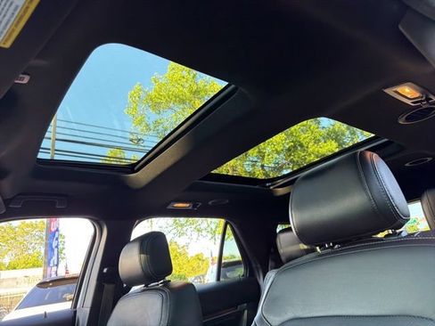 Used 2017 Ford Explorer Limited w/ Equipment Group 301A AWD/4WD image 22
