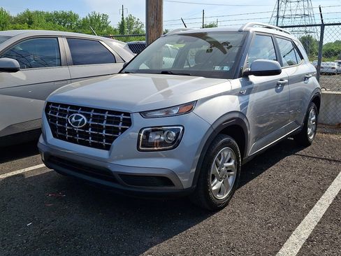 Used 2020 Hyundai Venue SEL FWD image 3