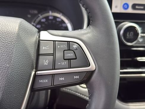 Used 2023 Toyota Highlander XLE FWD image 21