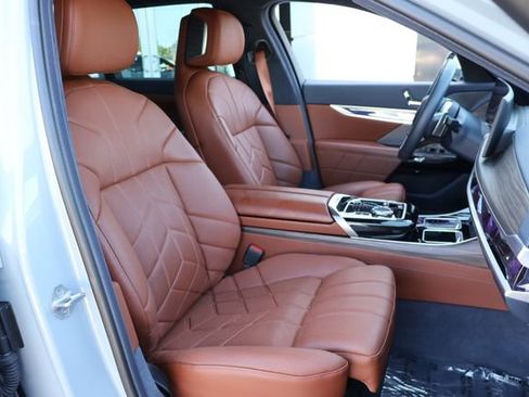 Used 2024 BMW 760i xDrive w/ Executive Package AWD/4WD image 22