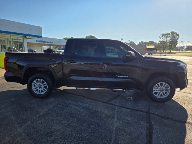 Used 2025 Toyota Tundra SR5 w/ SR5 Convenience Package AWD/4WD image 16