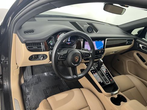 Certified 2024 Porsche Macan S AWD/4WD image 4