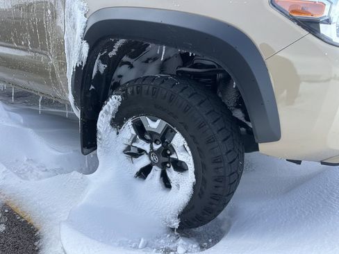 Used 2020 Toyota Tacoma TRD Off-Road image 3