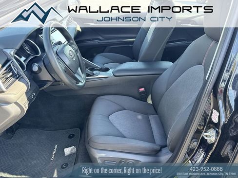 Used 2019 Toyota Camry LE image 4