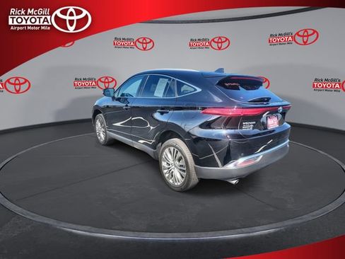 Used 2023 Toyota Venza XLE AWD/4WD image 6