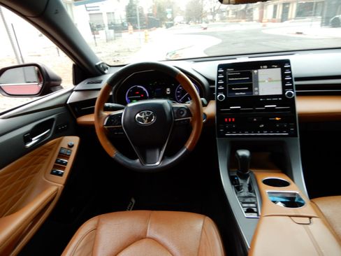 Used 2019 Toyota Avalon Limited image 17