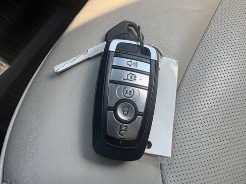 Used 2019 Ford Explorer Platinum AWD/4WD image 29