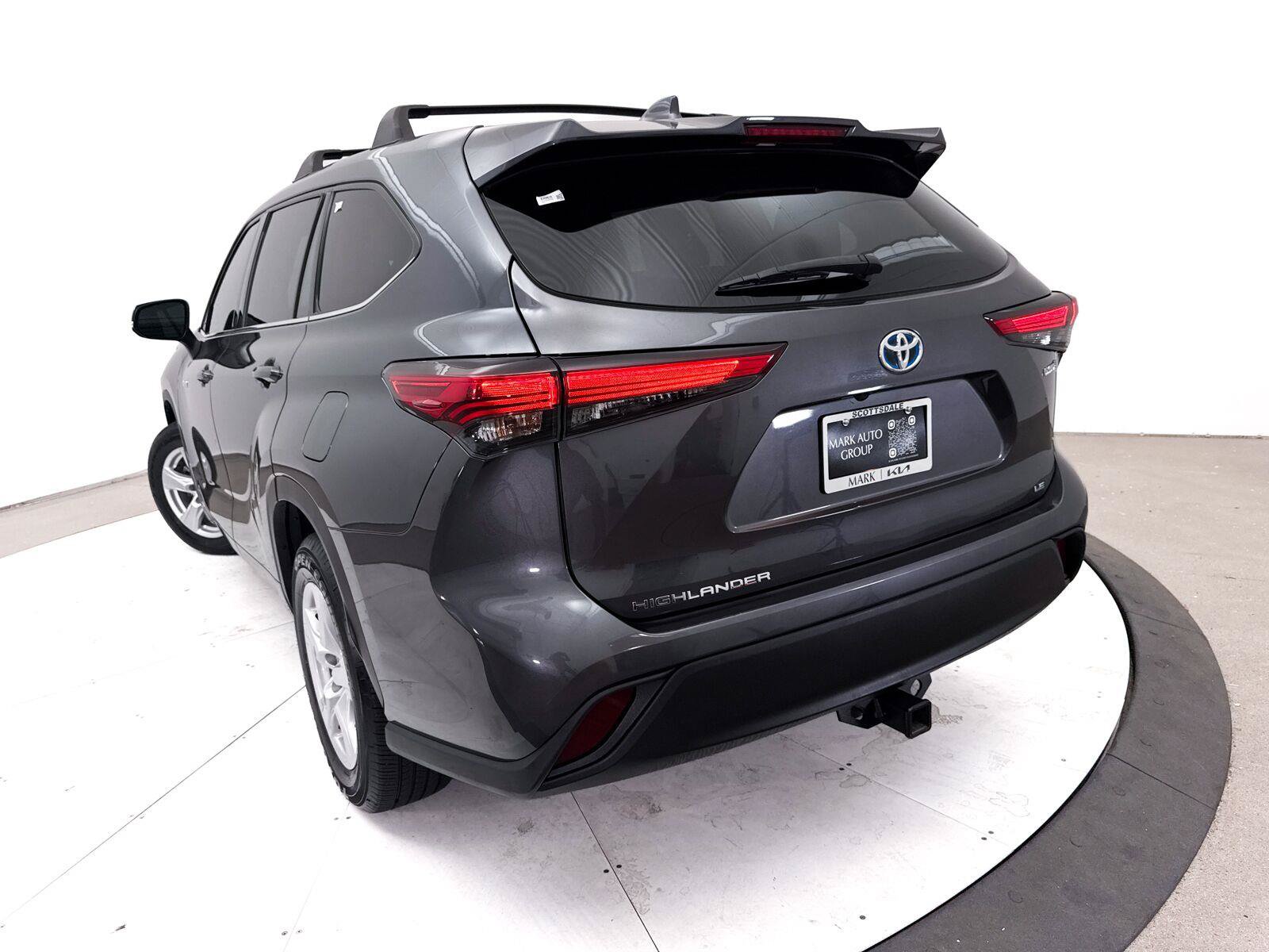Used 2021 Toyota Highlander LE FWD image 7