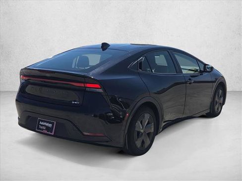 Used 2025 Toyota Prius LE FWD image 5