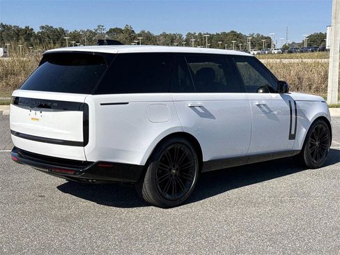 New 2025 Land Rover Range Rover Long Wheelbase SE image 5