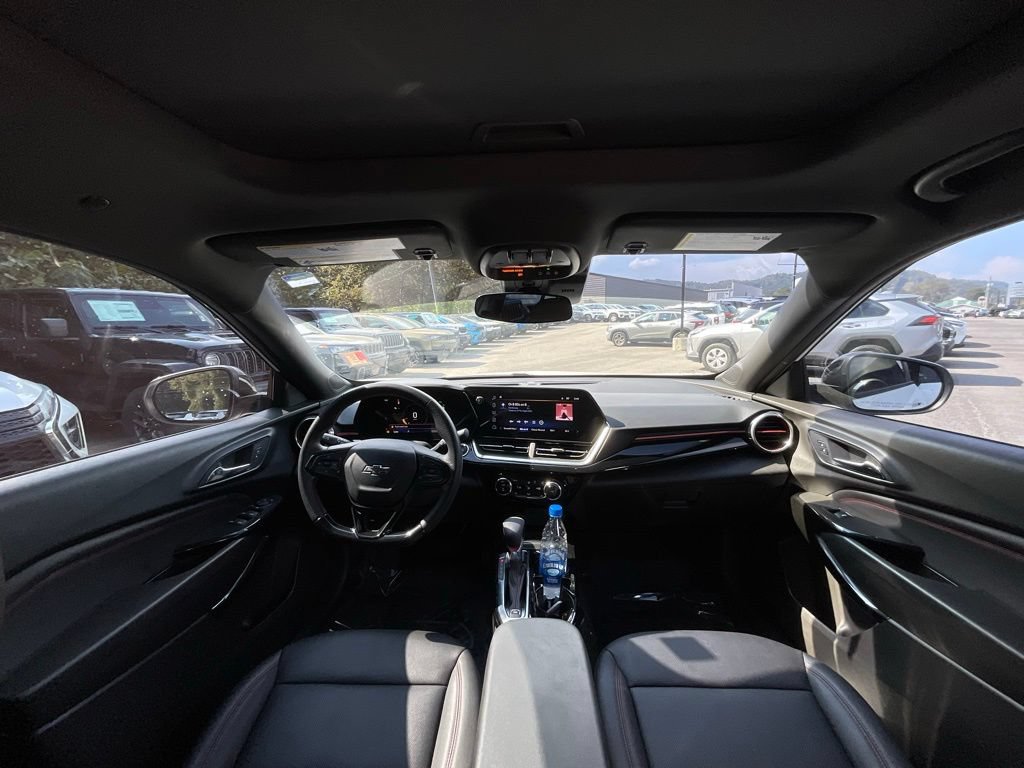 Used 2024 Chevrolet Trax RS w/ Sunroof Package FWD image 15