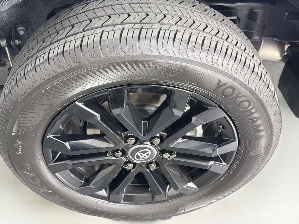 Used 2025 Toyota 4Runner Platinum AWD/4WD image 32