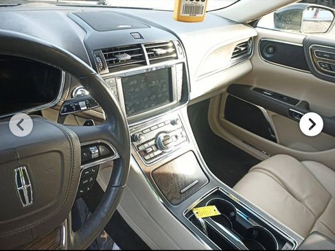 Used 2019 Lincoln Continental Select w/ Continental Climate Package image 12