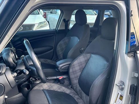 Used 2016 MINI Cooper 4-Door Hardtop image 7