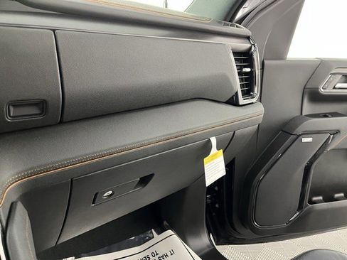 Used 2025 GMC Sierra 2500 AT4 w/ AT4 Premium Plus Package AWD/4WD image 32