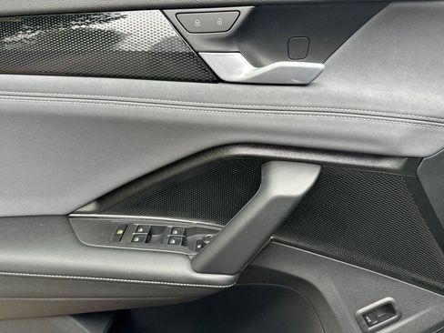 New 2026 Volkswagen Tiguan SE R-Line image 10