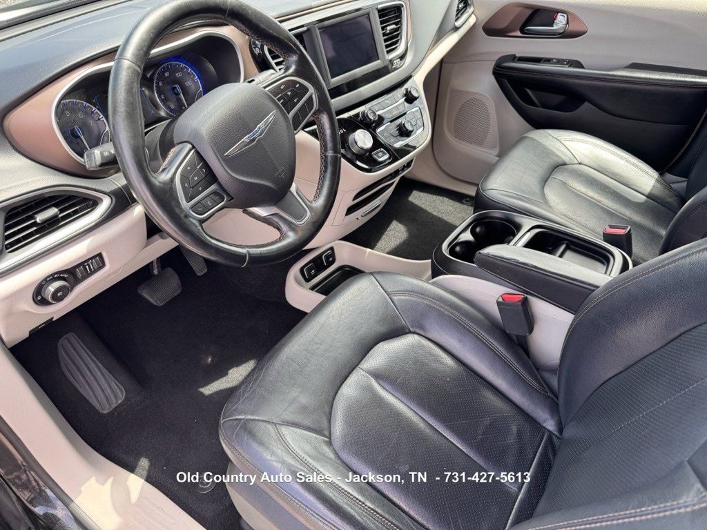 Used 2019 Chrysler Pacifica Touring-L FWD image 24