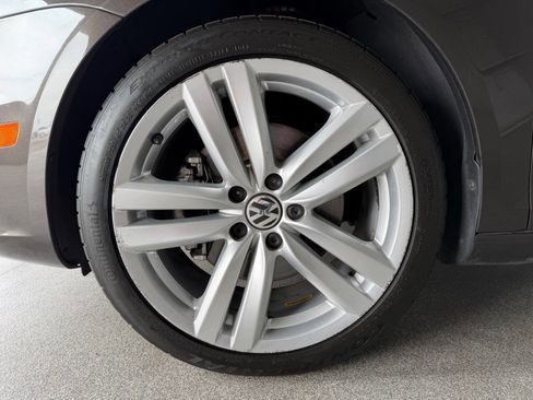 Used 2012 Volkswagen Eos Lux FWD image 32