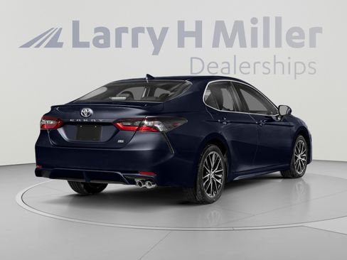 Used 2022 Toyota Camry SE w/ Convenience Package FWD image 2