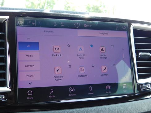 Used 2024 Chrysler Pacifica Touring-L FWD image 19