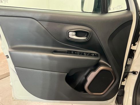 Used 2023 Jeep Renegade Latitude AWD/4WD image 14