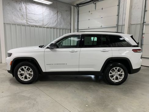 Used 2023 Jeep Grand Cherokee Limited AWD/4WD image 21