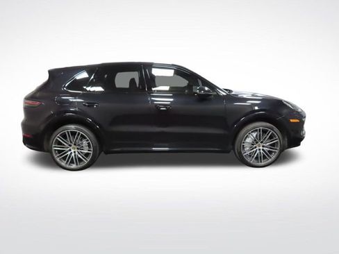 Used 2022 Porsche Cayenne image 7