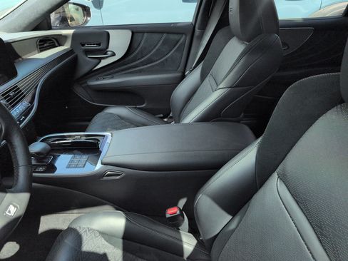 Certified 2024 Lexus LS 500 F Sport AWD/4WD image 5
