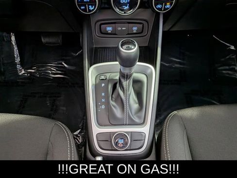 Used 2024 Hyundai Venue SEL image 29