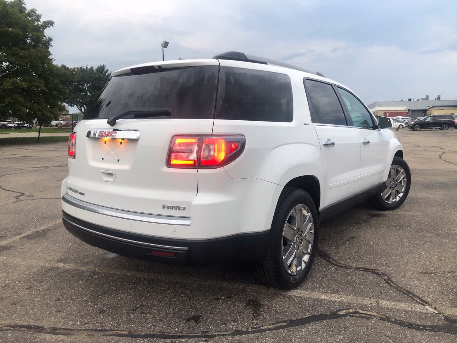 Used 2017 GMC Acadia Limited SLT AWD/4WD image 3